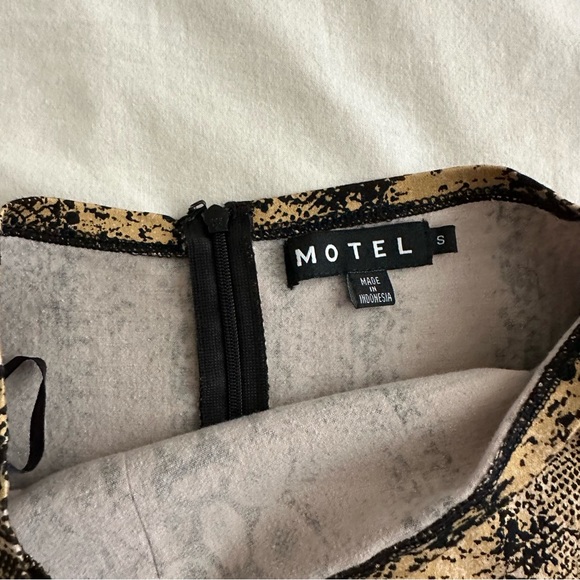 motel snakeskin mini skirt - Picture 4 of 5